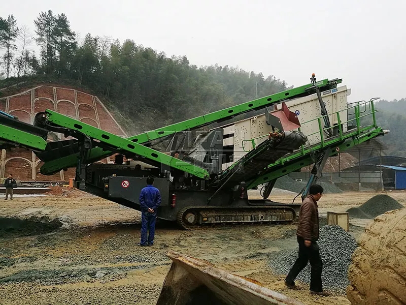 履帶反擊破碎篩分站生產線現(xiàn)場一 履帶反擊破碎篩分站生產線現(xiàn)場一