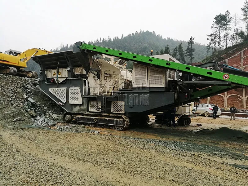 履帶反擊破碎篩分站生產線現(xiàn)場二 履帶反擊破碎篩分站生產線現(xiàn)場二